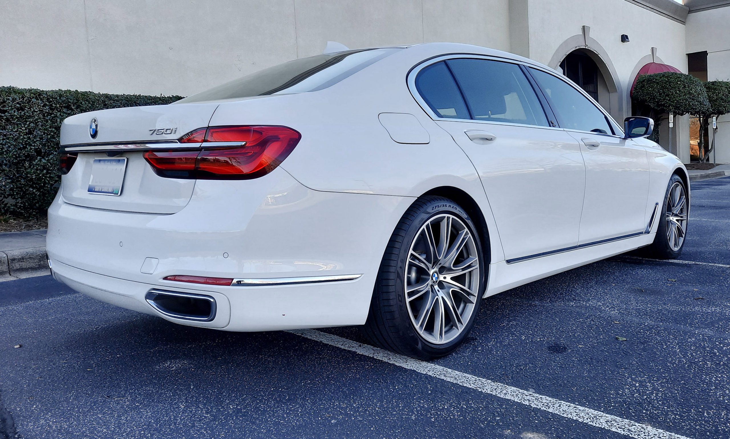 Photography of a BMW 750i for sale